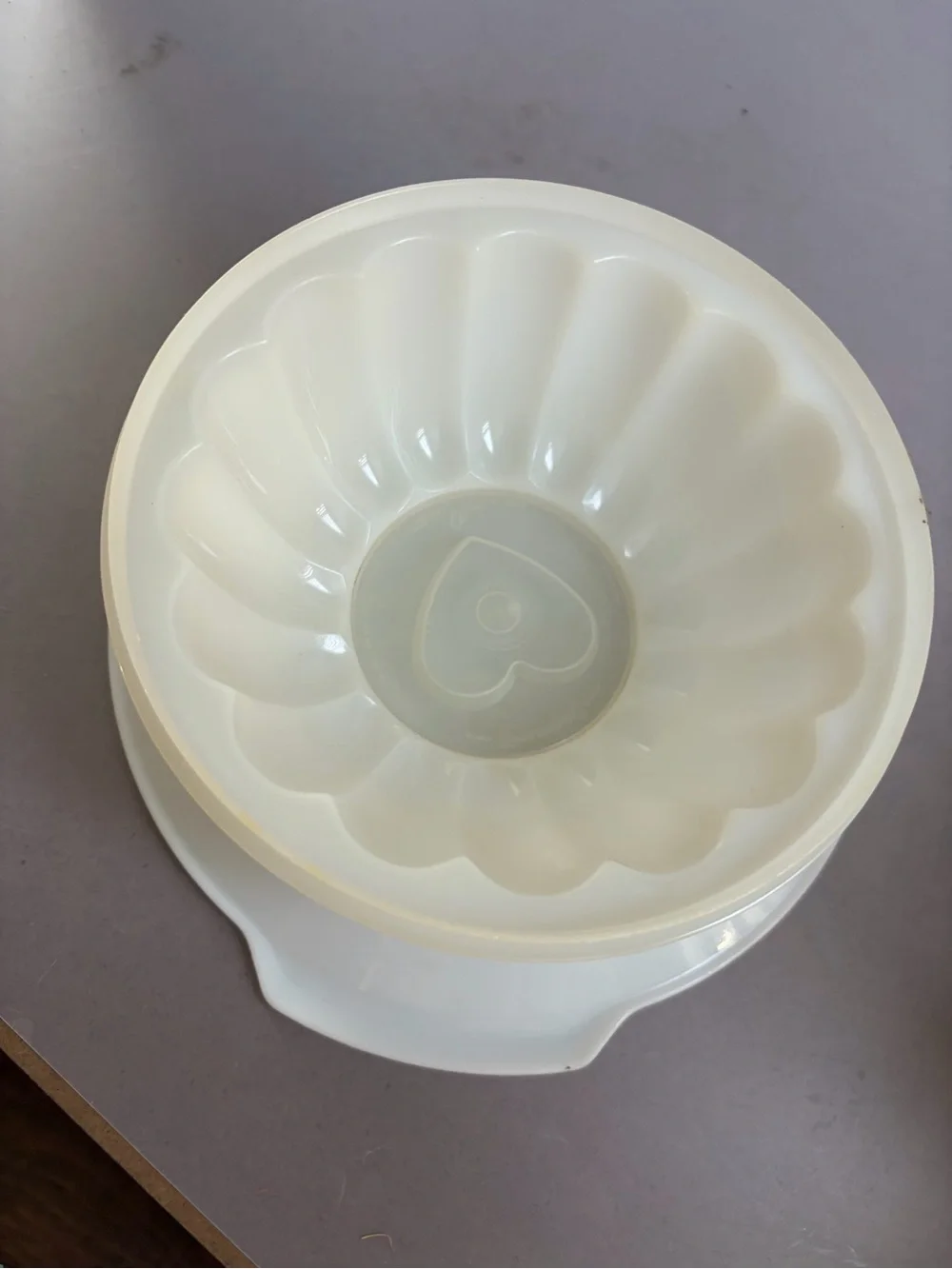 Tupperware molded serving